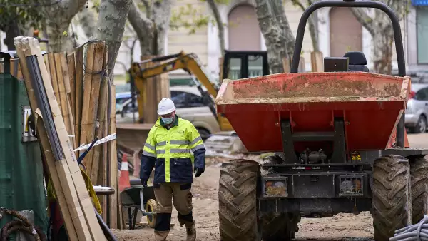 Workers Back To Construction