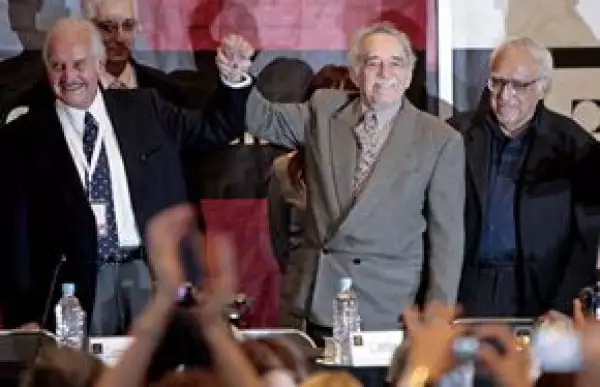 A pesar de que no pronunció palabra, el Nobel de Literatura colombiano Gabriel García Márquez fue el más aplaudido durante el acto principal del homenaje que rinde la XXII Feria Internacional del Libro (FIL) de Guadalajara al escritor mexicano Carlos Fuen
