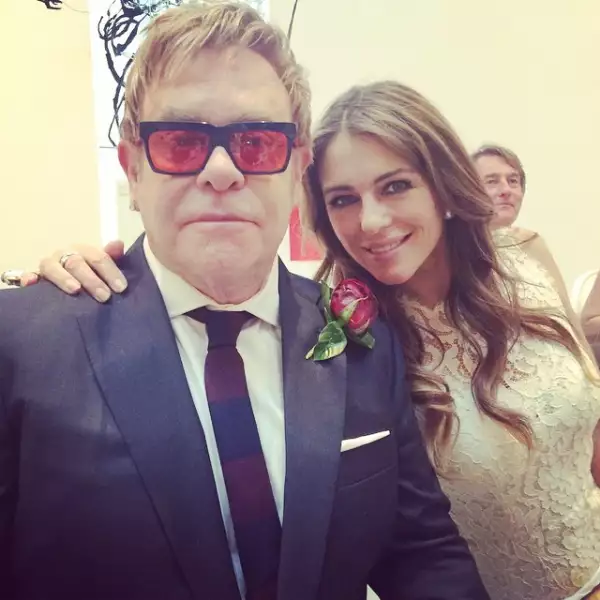 La modelo y actriz, Elizabeth Hurley fue una de las invitadas de Elton.