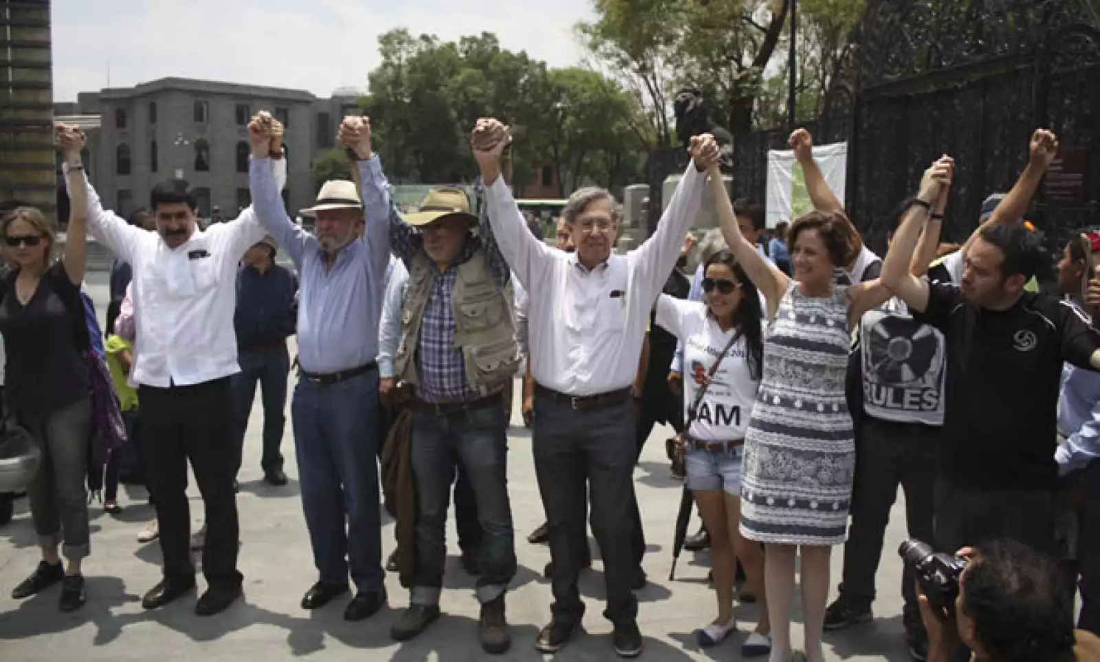 Al evento asistieron el excandidato presidencial de izquierda Cuauhtémoc Cárdenas, la académica Denise Dresser y el actor Daniel Giménez Cacho