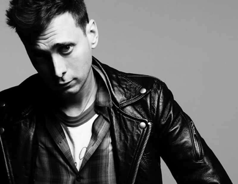 A lo largo de 4 años, Hedi Slimane ha revolucionado la legendaria casa de moda al cambiarle el nombre y mudar sus talleres a Los Ángeles. Se despide con una gran campaña con Cara Delevingne.