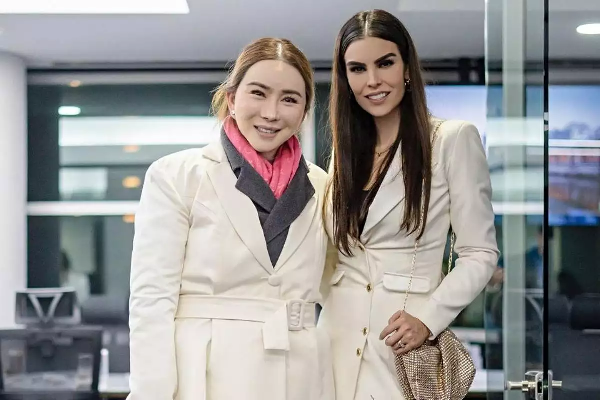 cynthia-de.la-vega-Anne Jakrajutatip.jpg