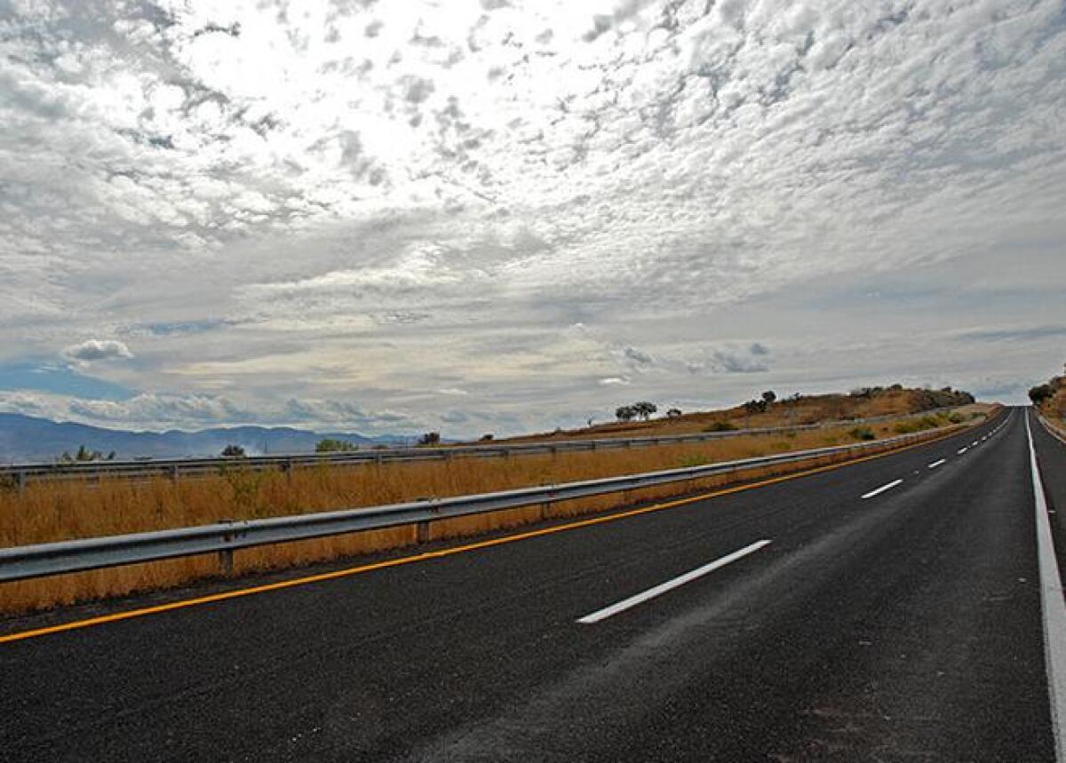 La SCT entrega reconstrucción de tramos