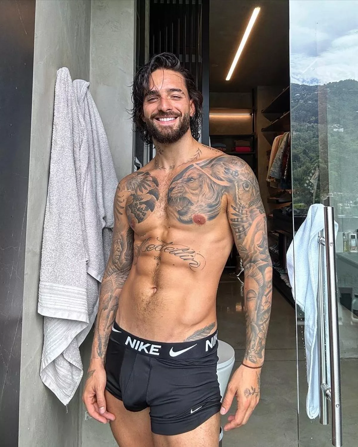 Maluma posa en boxers e incendia Instagram. 