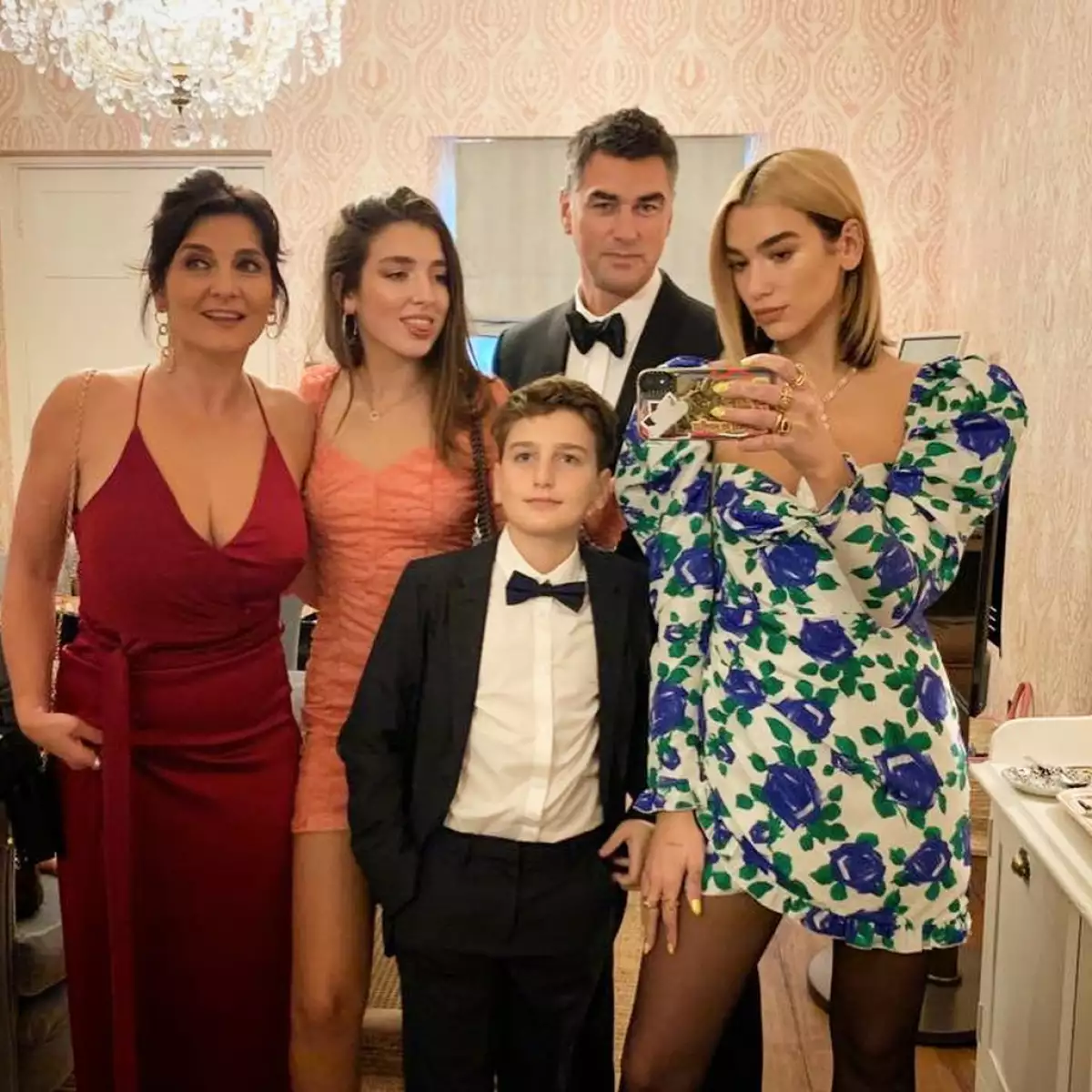 familia-dua-lipa