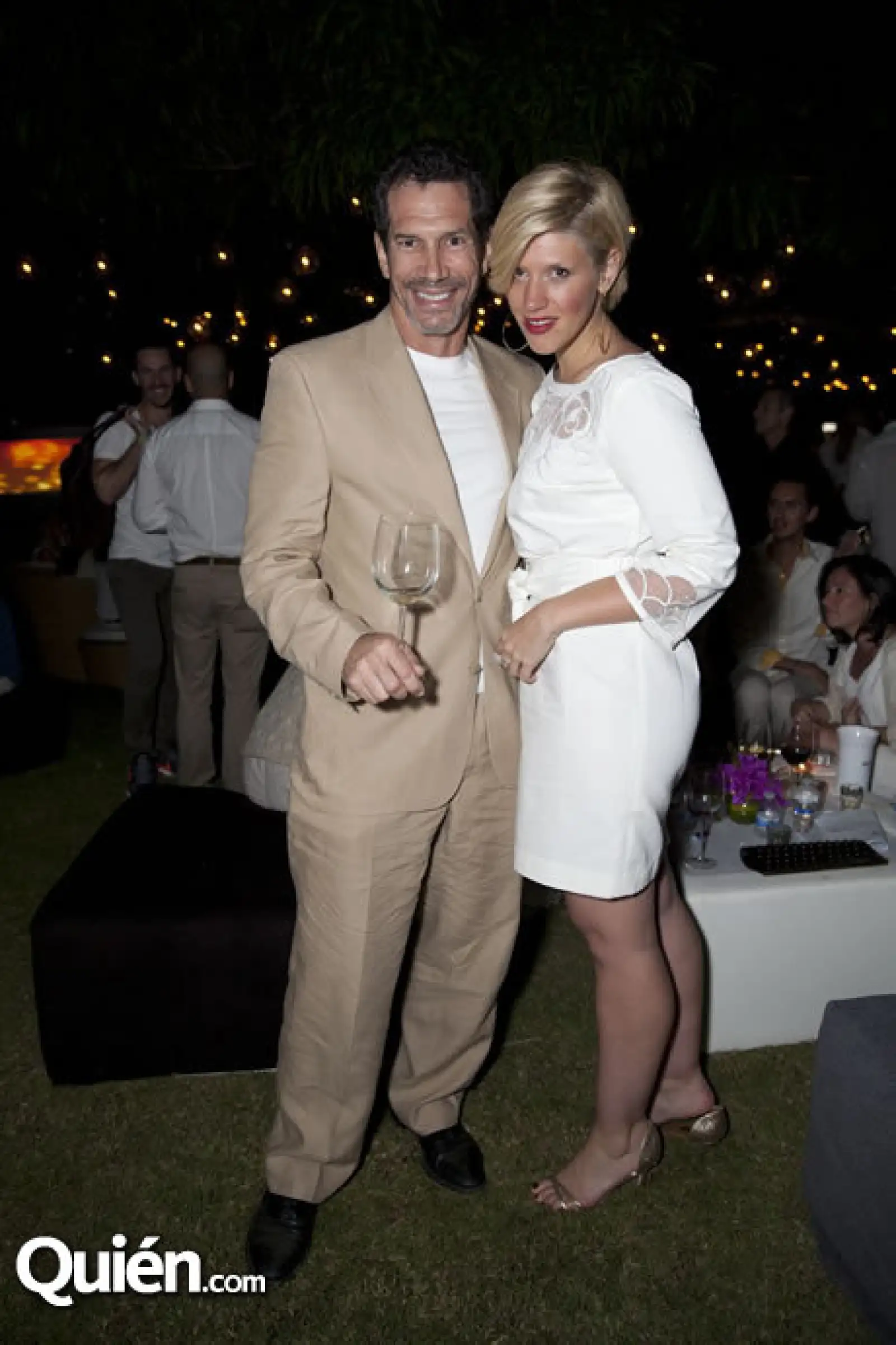 Vicente García,Sarah Vander Wal