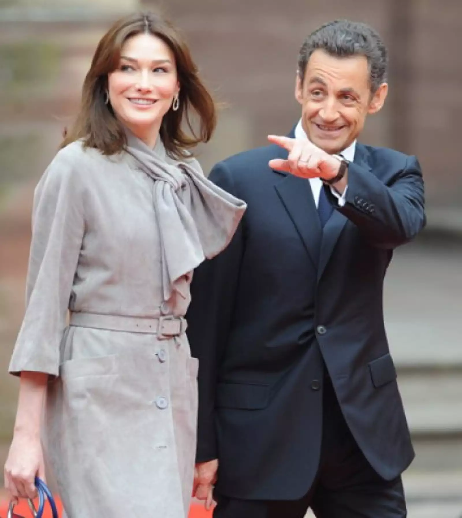 Entre los invitados también se encuentra el presidente de Francia, Nicolás Sarkozy y su esposa Carla Bruni.