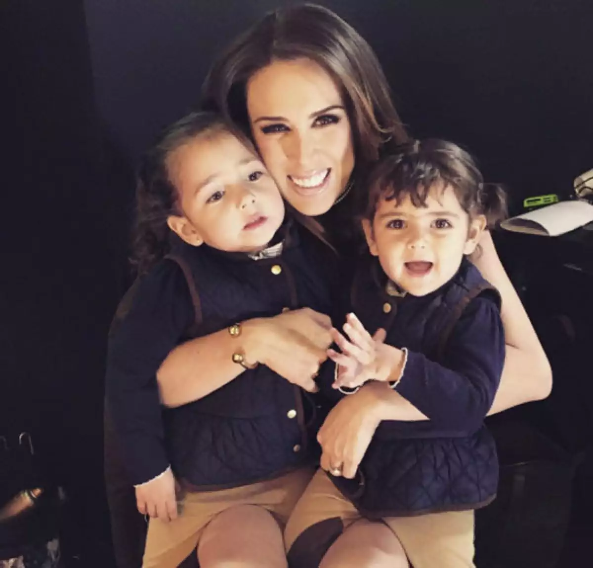 Jacky publicó en Twitter que sus tres hijas son su prioridad.