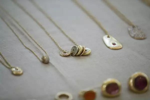 Collares