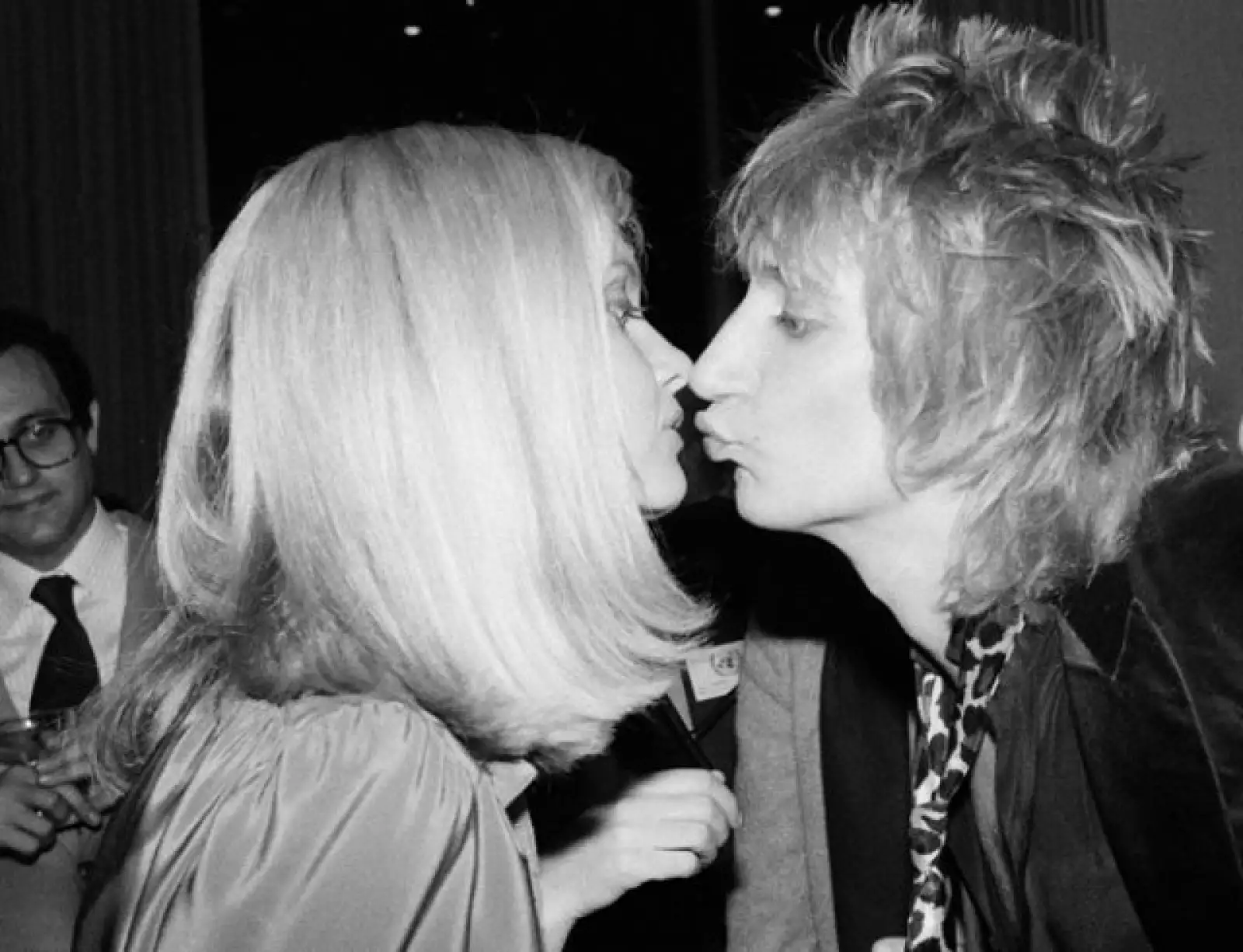 En 1970, grabó su primer sencillo en 45 revoluciones, If not for you, gracias a su encuentro con Cliff Richard en un programa de televisión. Ese mismo año, la actriz debutó en cine con la comedia musical Tomorrow, de Val Guest.