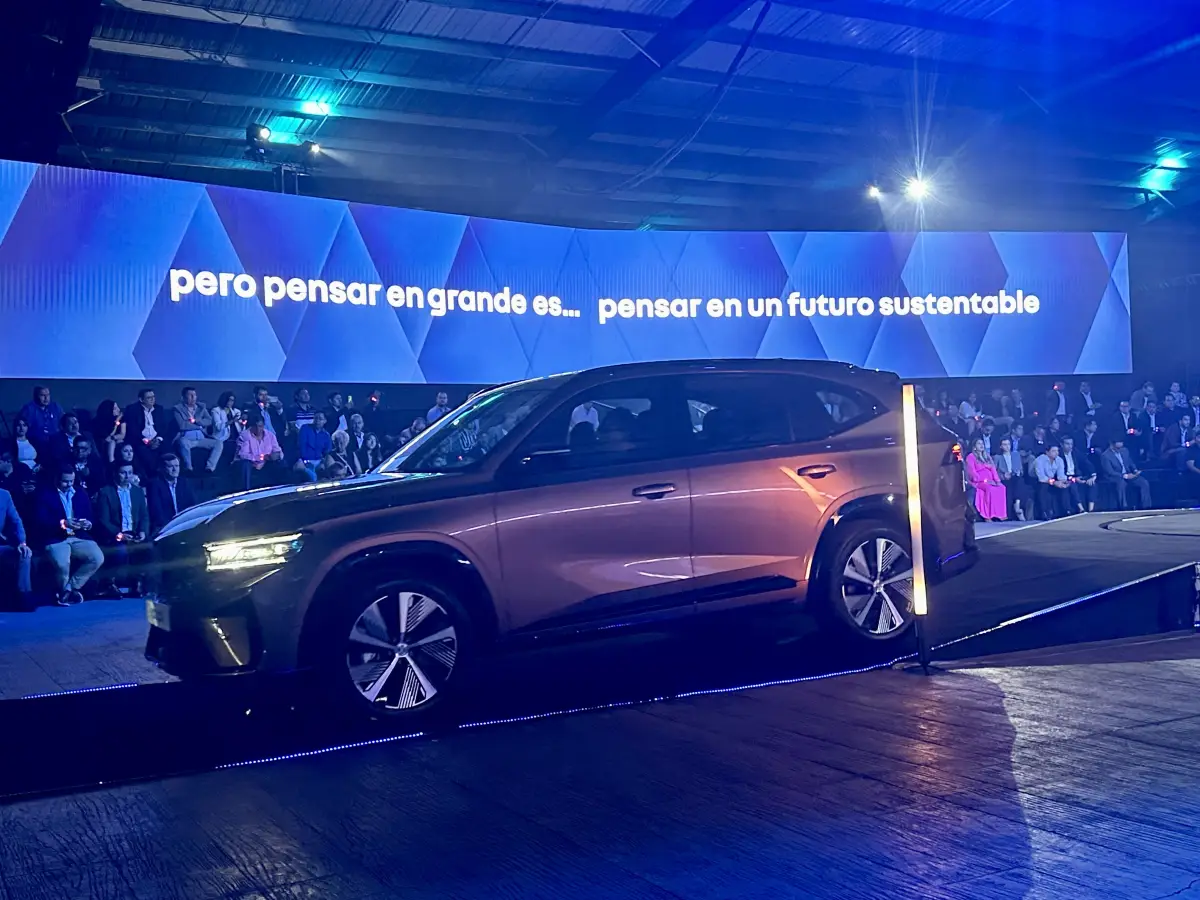 Renault avanza hacia lo híbrido con Koleos, de la mano de Geely