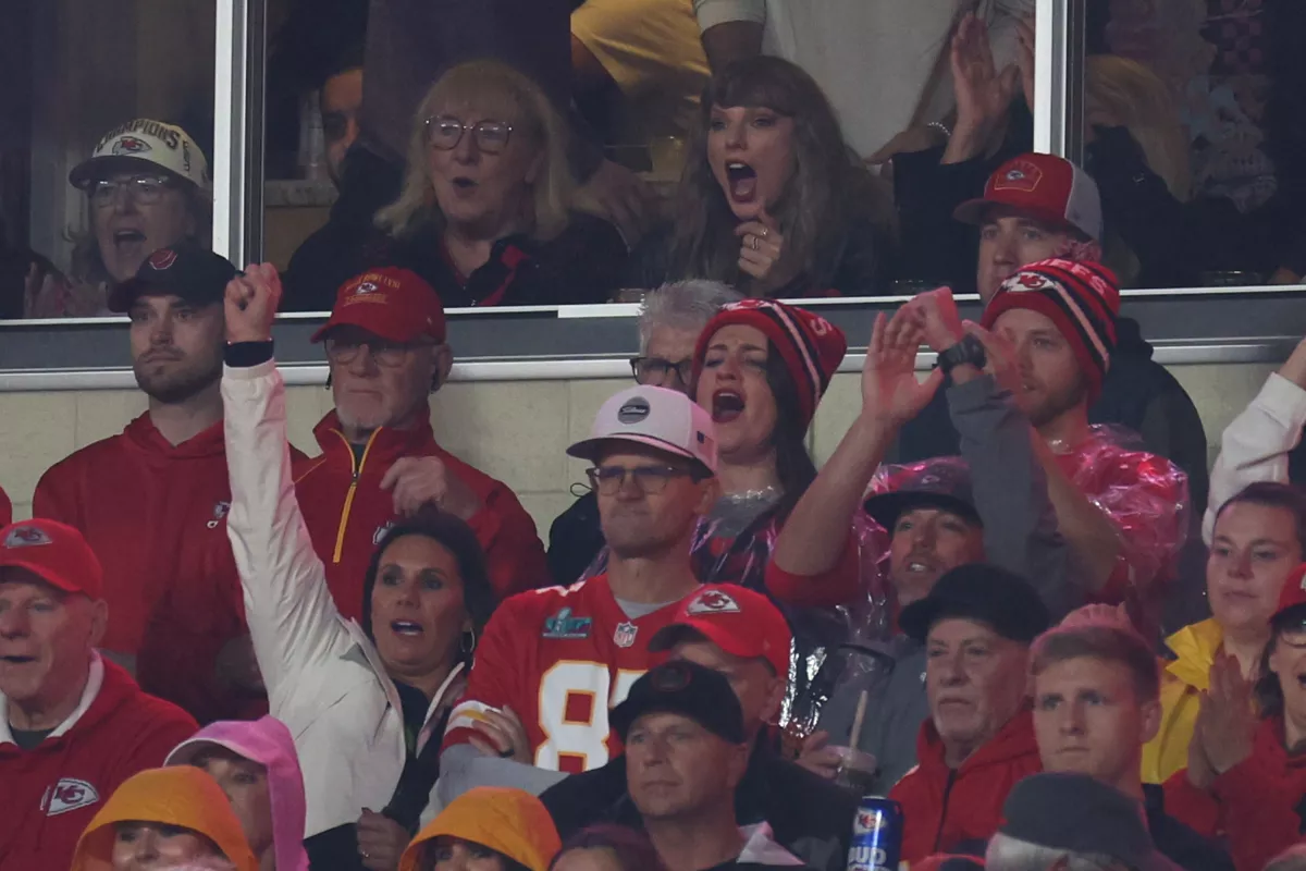 Donna-Kelce-Taylor-Swift