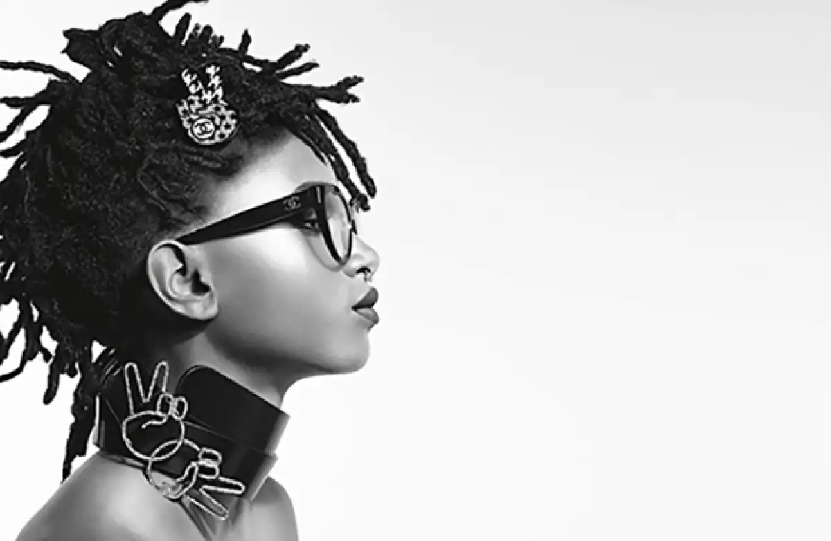 Una nueva faceta de la firma francesa ha comenzado. De la mano de la hija de Will Smith, Karl Lagerfeld ha creado una campaña rebelde y atrevida a la vez. Descúbrela.