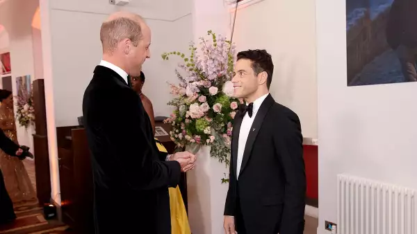 El príncipe William, duque de Cambridge, con Rami Malek