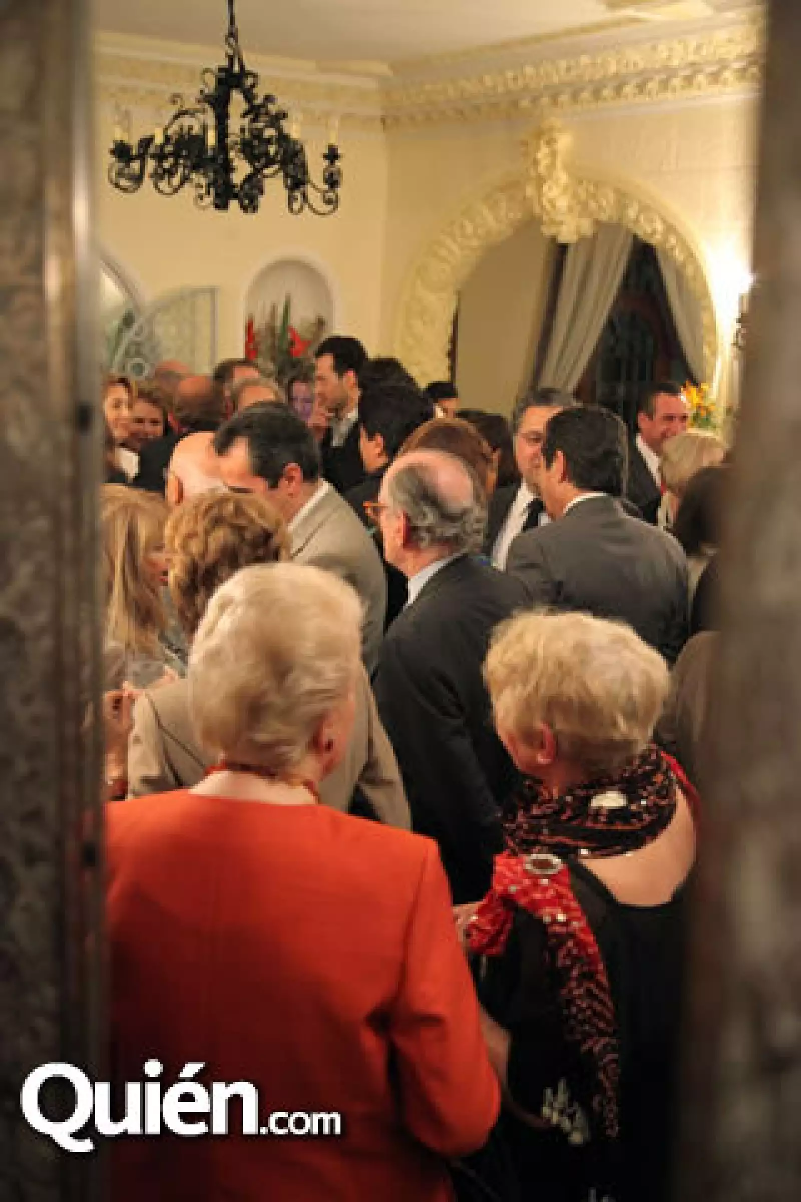 Asistentes en la Residencia de la Embajada de Polonia