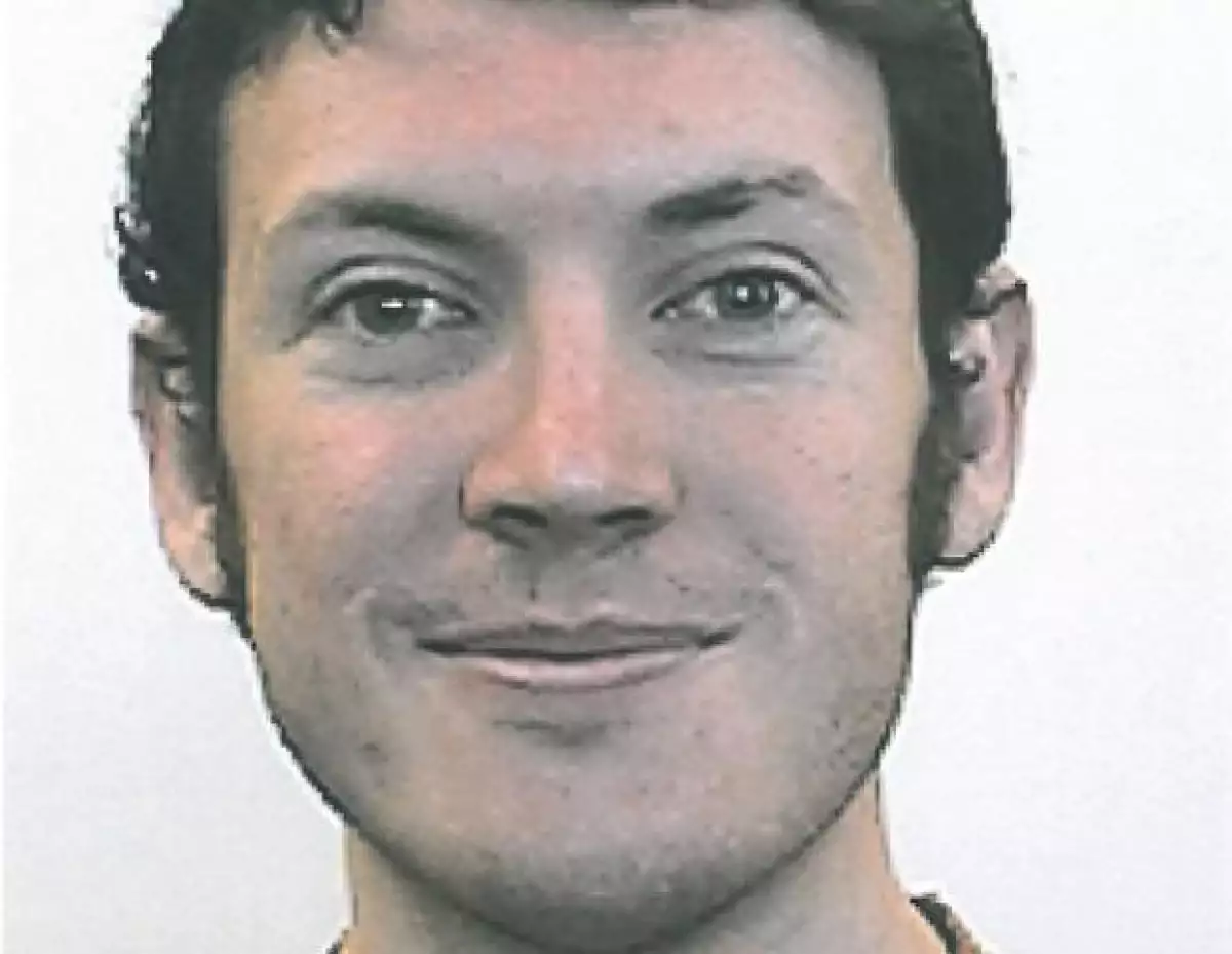 Autoridades señalan al joven de 24 años de nombre James Holmes como el principal sospechoso de la muerte de 12 personas en un cine de Denver.