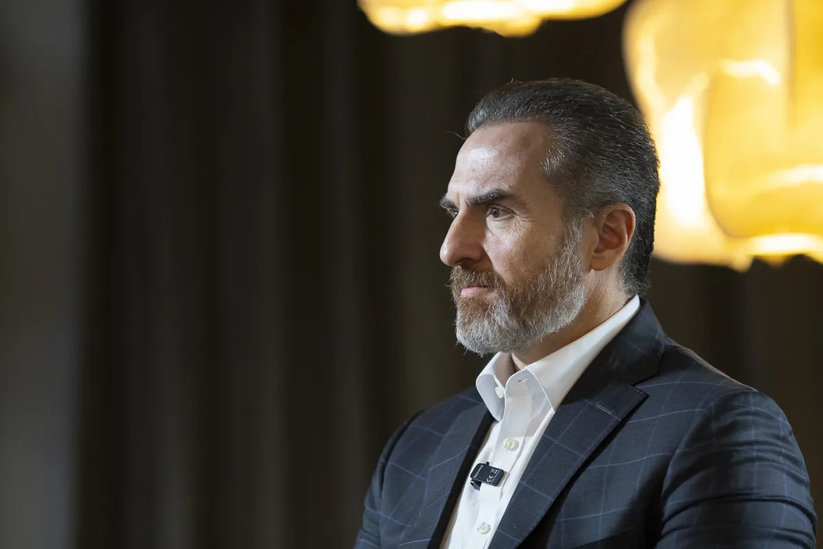Adrián de la Garza en entrevista en las instalaciones de Expansión