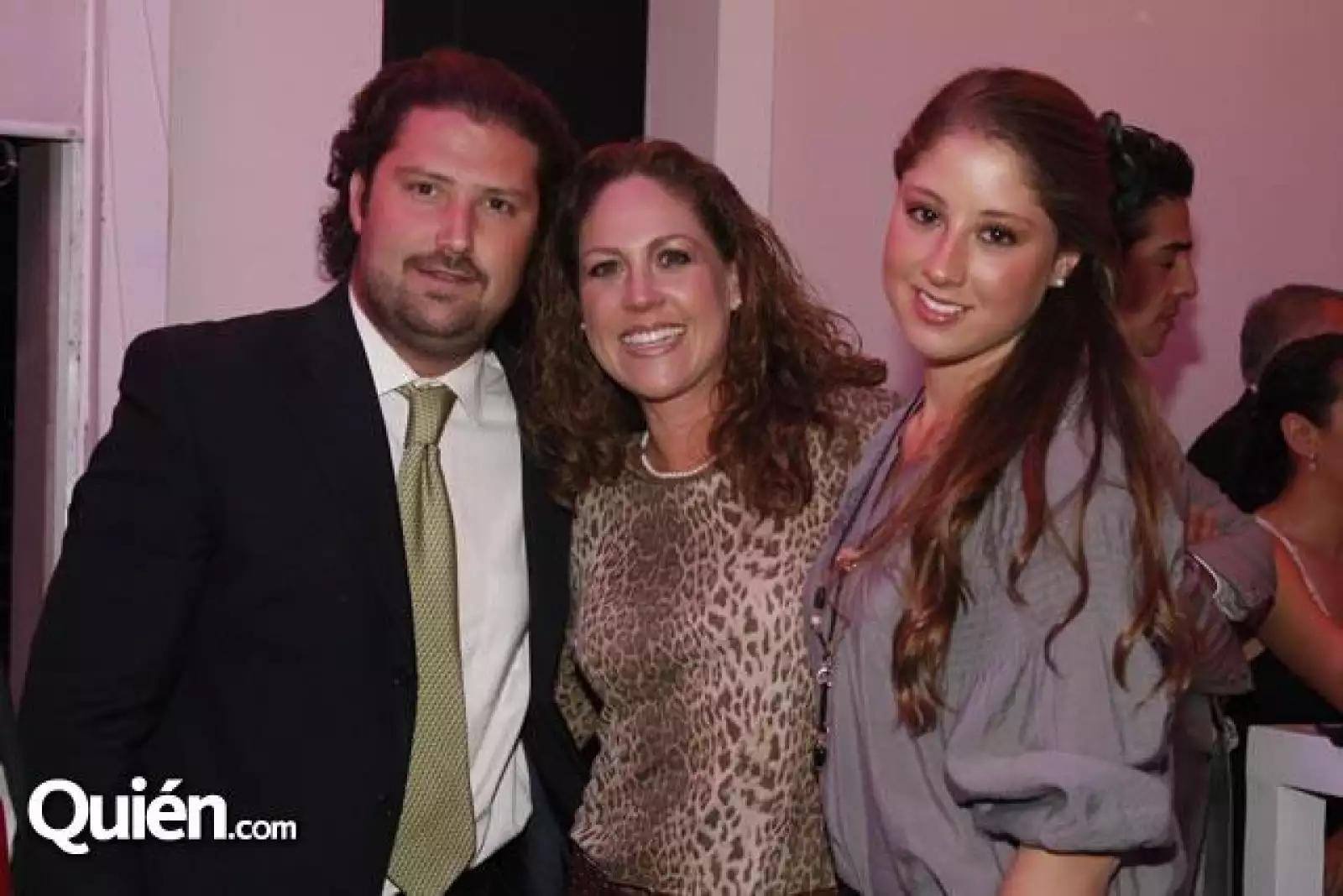 Alejandro Rodríguez,Connie y Paulina Larios