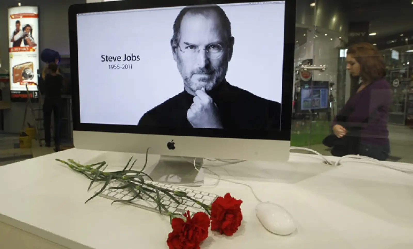 Steve Jobs, fundador de Apple, falleció el 5 de octubre de 2011, víctima del cáncer que lo aquejaba desde 2002.