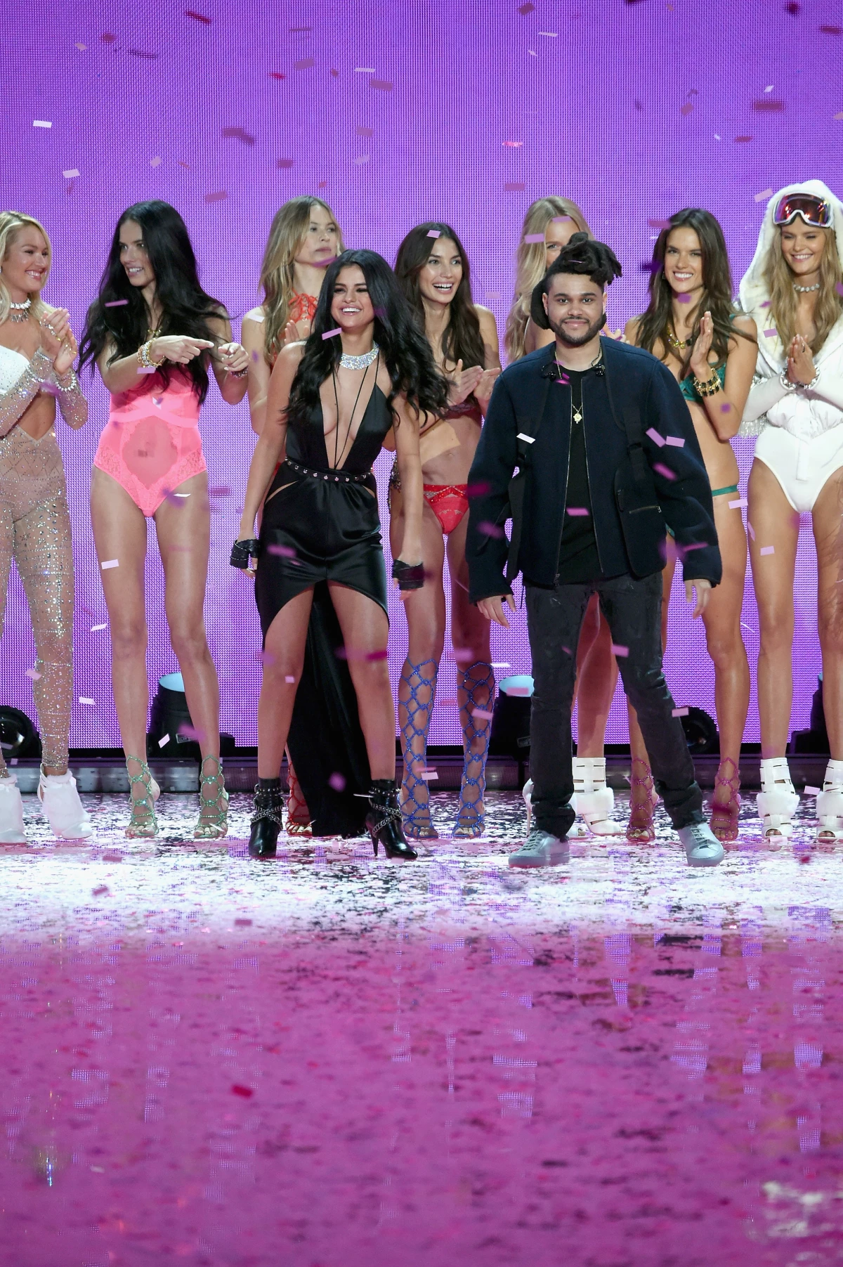 Selena Gomez y The Weeknd en el Victoria's Secret FS