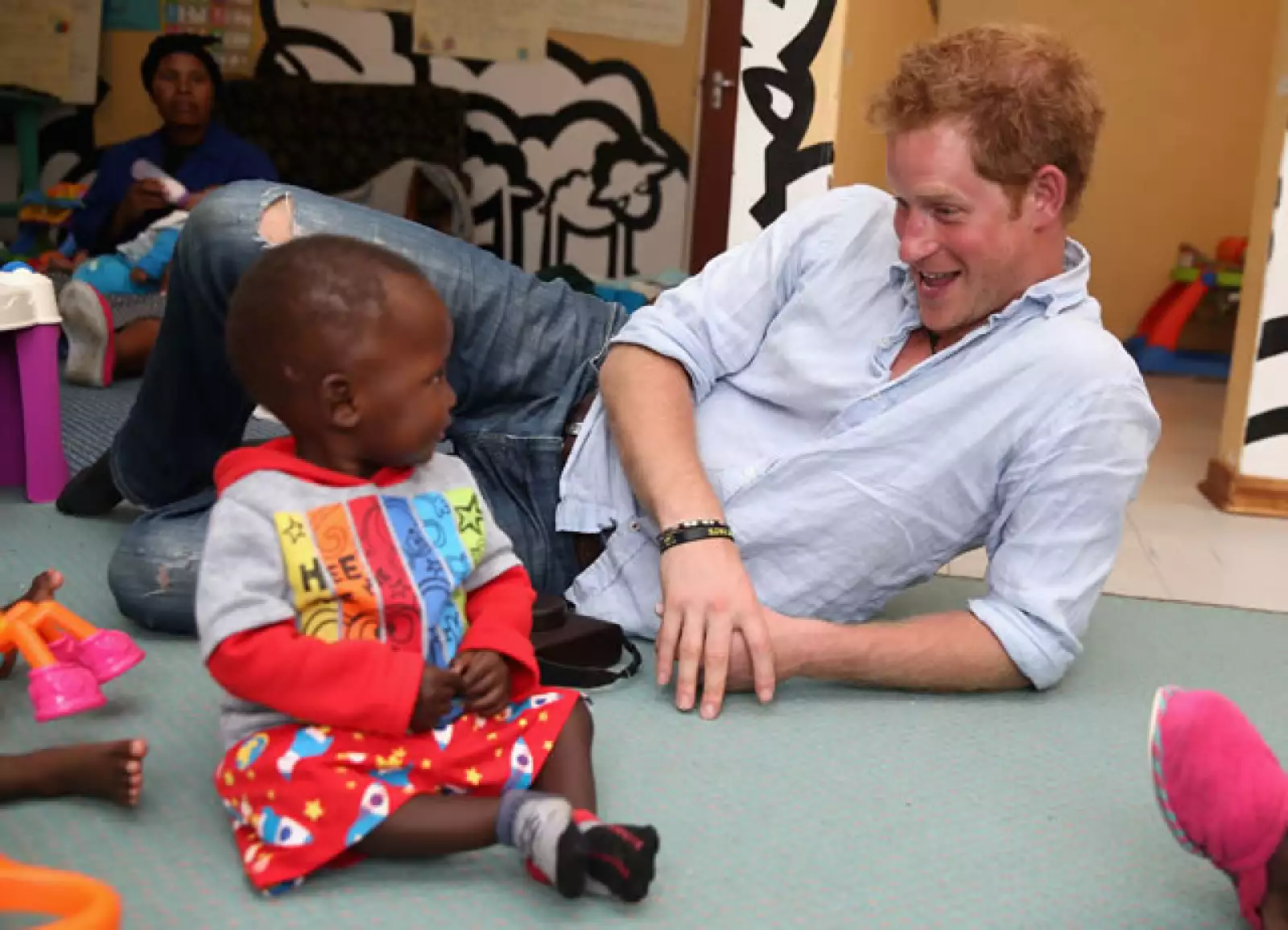 Desde los más grandes hasta los más pequeños, Harry se divirtió a lo grande con cada uno de las personas que conoció en su viaje a Lesotho.