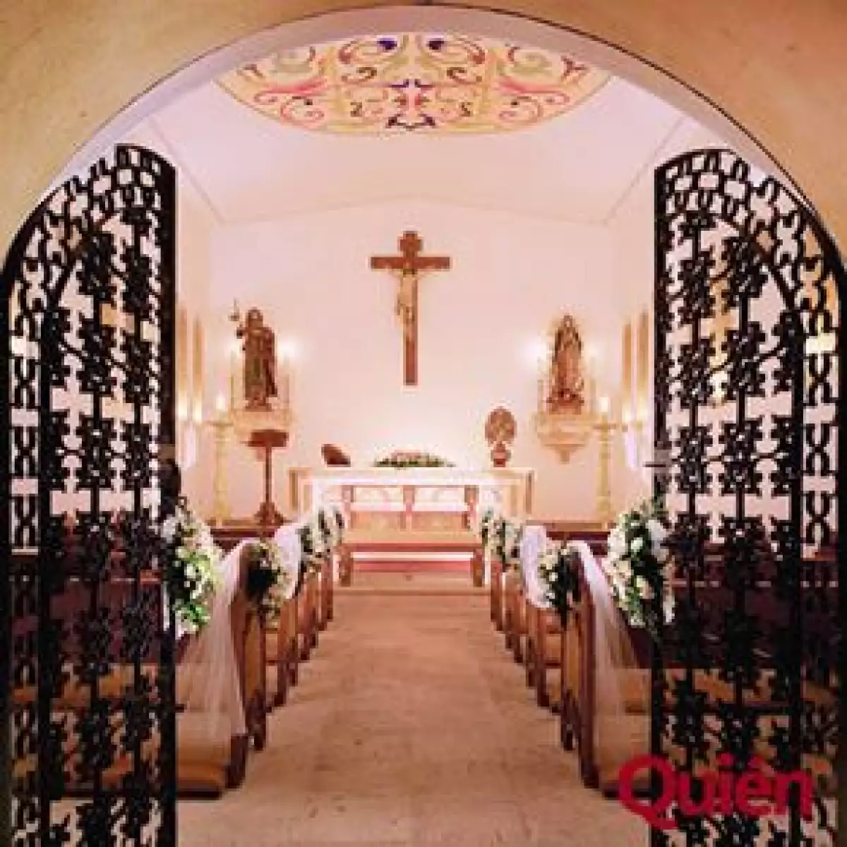 Visitó personalmente la capilla privada en Los Cabos en donde bautizó a su primer hijo con Aracely, Miguelito, en julio del 2007, al parecer desea que su segundo hijo reciba ahí el sacramento.