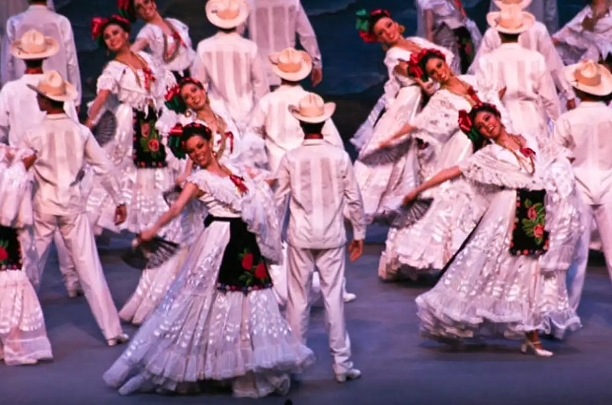 El Ballet Folklórico de México de Amalia Hernández presenta su nueva Gala para conmemorar las fiestas patrias.