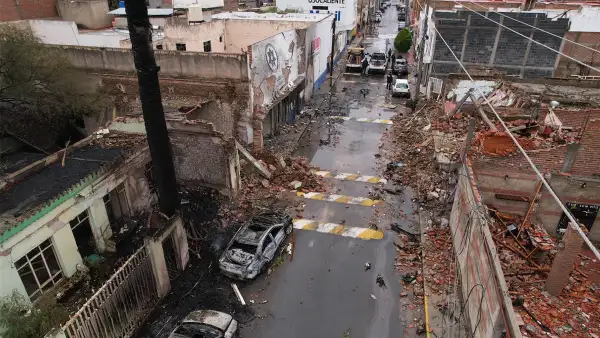 Un cochebomba explotó en el municipio de Ojocaliente y causó daños a 10 viviendas.