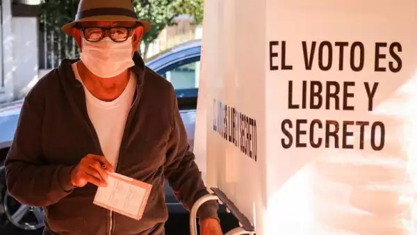 voto con cubrebocas.jpeg