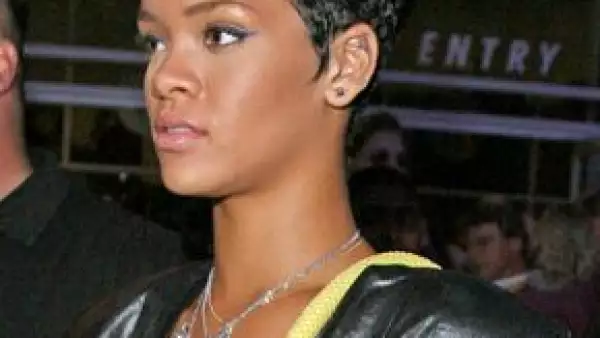 La intérprete de Please don&#39t stop the music comparecerá el próximo 22 de junio ante un juez de Los Angeles como parte del proceso judicial que se le sigue a su ex pareja Chris Brown.