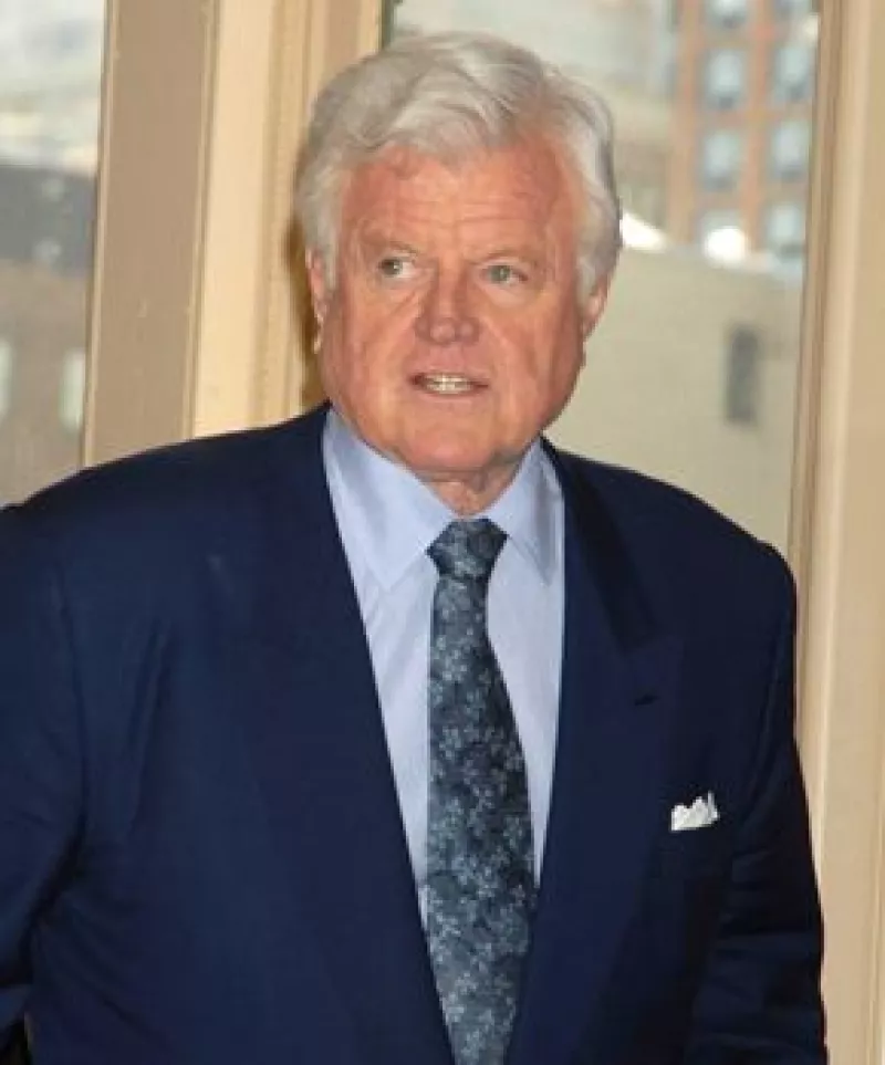 El último hermano sobreviviente de la dinastía política Kennedy y uno de los senadores más influyentes de la historia estadounidense falleció a los 77 años tras luchar contra un cáncer cerebral.