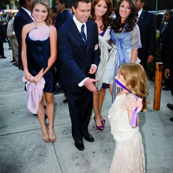 Saliendo de la misa.