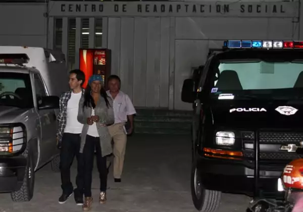 La integrante de OV7 llegó acompañada de su pareja.
