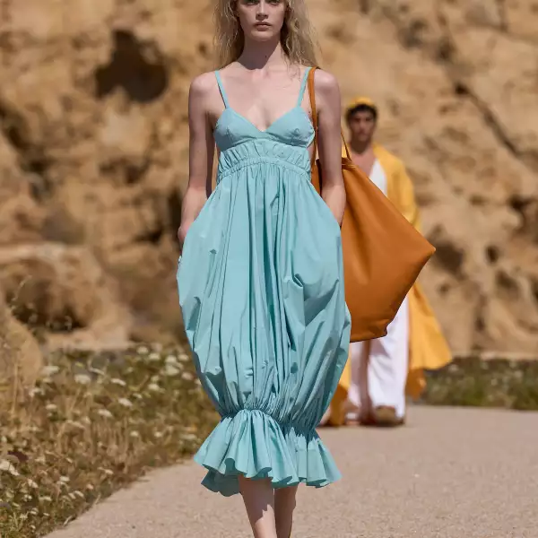 Jacquemus PO S27 005.jpg