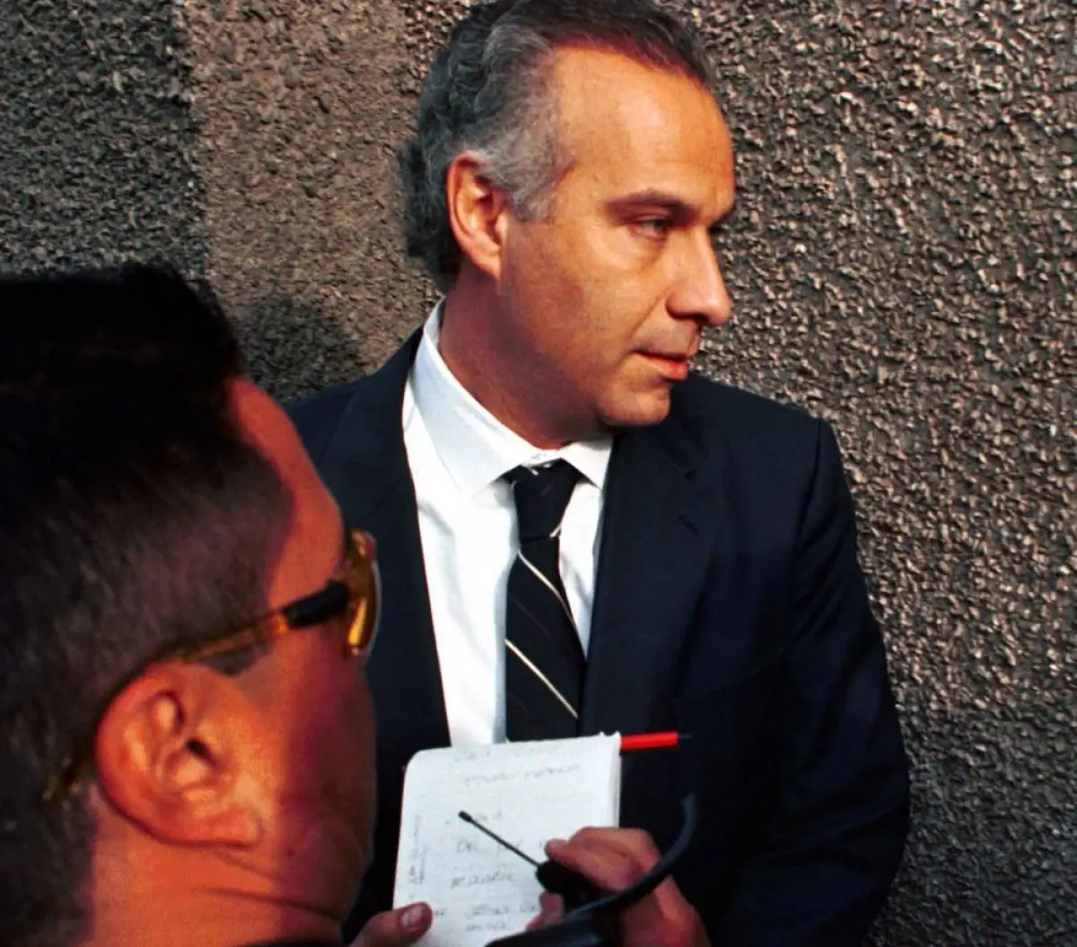 Juan Collado, abogado de Eduardo Fernández, ex presidente de la Comisión Nacional Bancaria  y de Valores, llega a la Fiscalía Especial para Delitos por Lavado de Dinero de la Procuradoria General del República, despúes de la detención de su cliente. FOTO: Gilberto Molina/CUARTOSCURO.COM