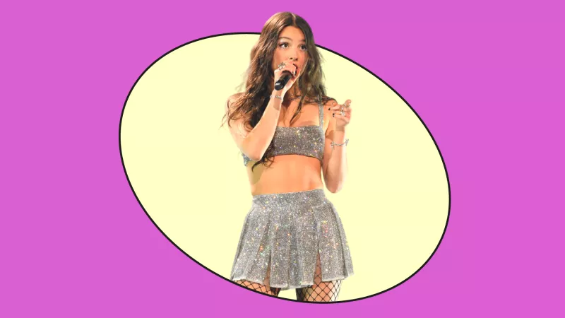 Olivia Rodrigo cae escenario