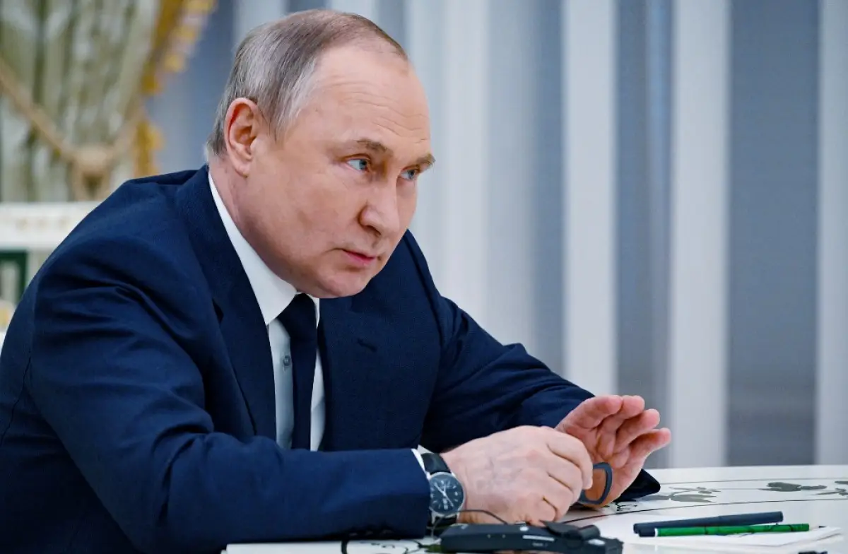 El presidente ruso Vladimir Putin en una reunión con el secretario general de la ONU (fuera de la toma) en el Kremlin, Rusia. 
