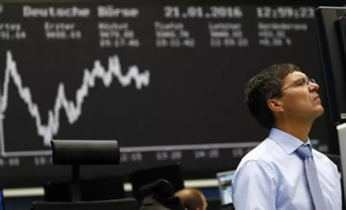 Los banqueros, corredores y operadores de Wall Street recibirán menos en bonos este año. (Foto: Reuters )