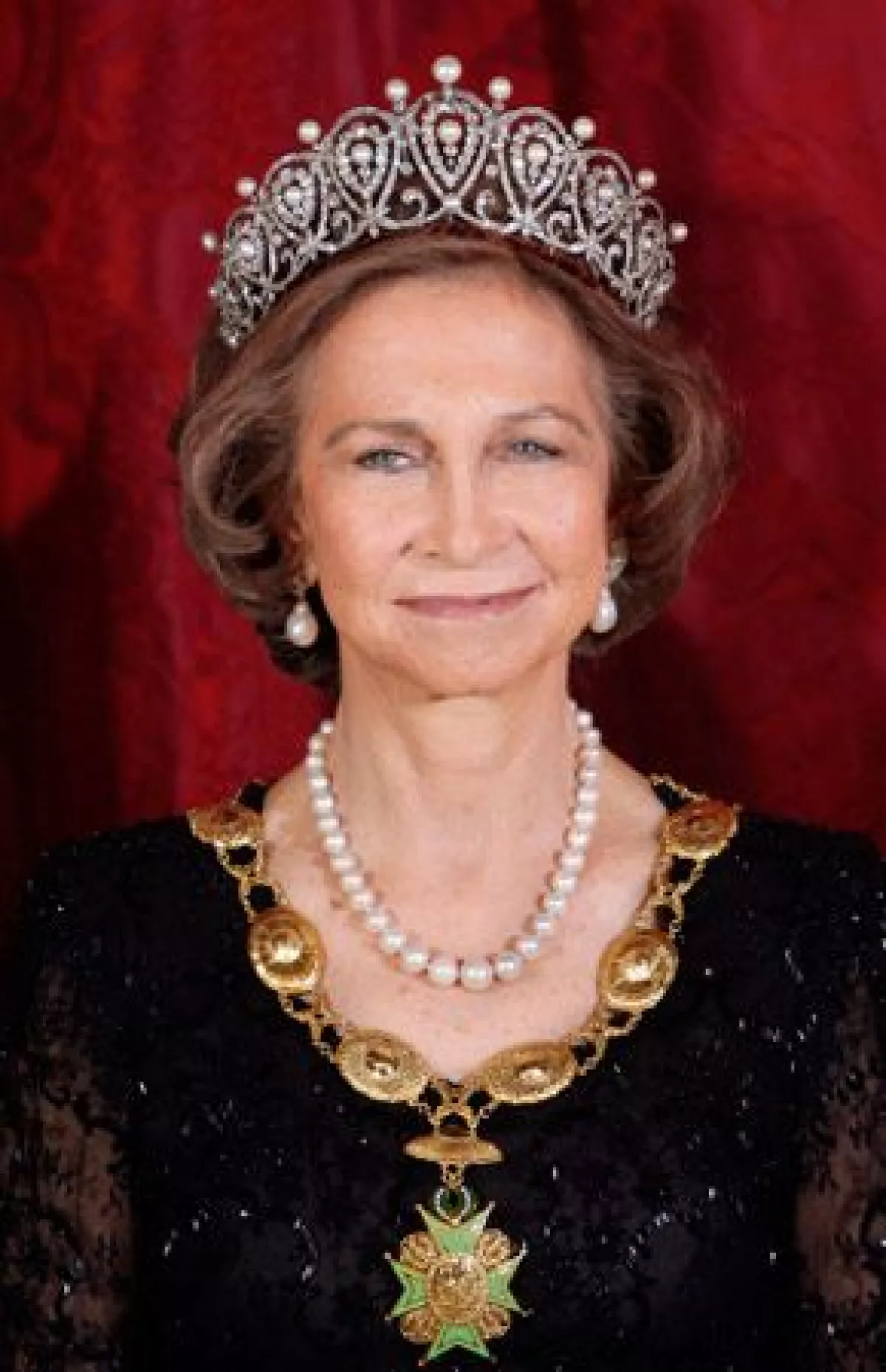 Con motivo de su 70 cumpleaños publicaron dos libros donde la reina deja ver su lado más humano: su amor por los animales, sus ratos de ocio y su compromiso con la Corona.