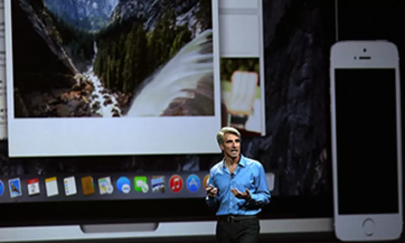 Craig Federighi estuvo en el escenario más de una hora de las dos que duró el evento. (Foto: AFP)