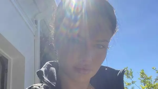 Instagram / Adriana Lima