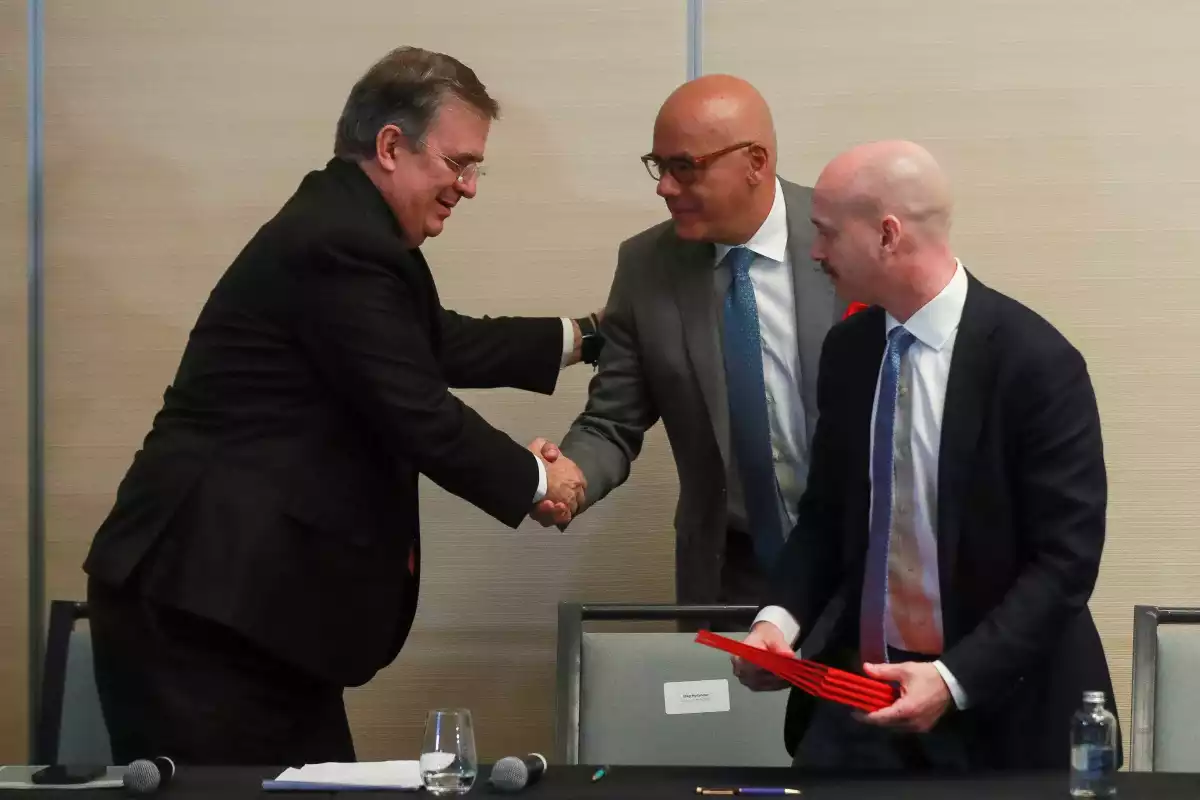 Gobierno y oposición de Venezuela en México