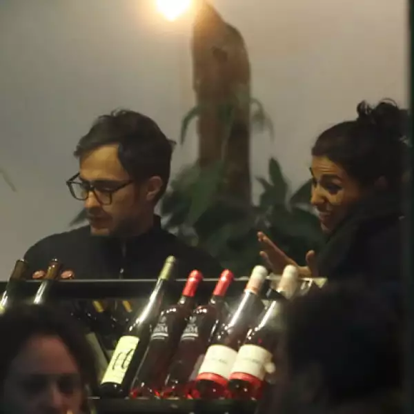 Ahí platicaron mientras se decidían por qué vino tomar.