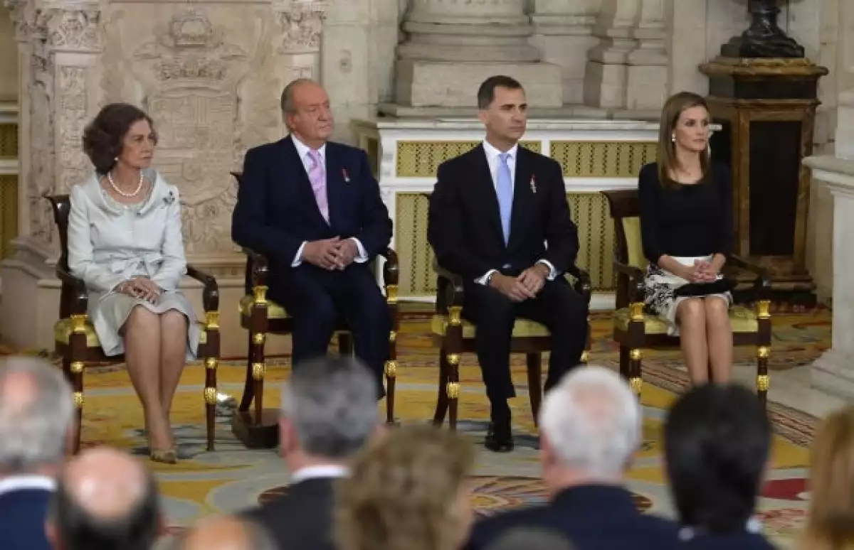 Después de casi 4 décadas al frente de la monarquía de España, Don Juan Carlos ha firmado la ley que pone fin a su reinado.