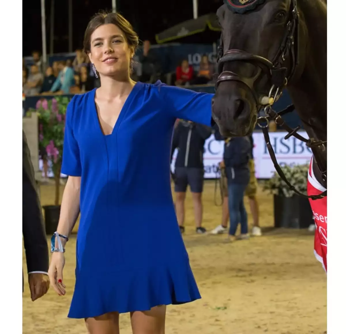 Luego de que fuera vista en el torneo hípico Global Champions Tour de Monte Carlo con una no tan discreta pancita, diferentes medios apuntan que la hija de Carolina de Mónaco está embarazada.