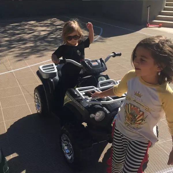 La razón por la que se volvieron a ver las caras por primera vez luego de su separación, fueron los niños.