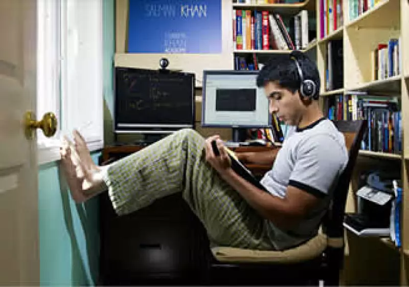 Sal Khan trabajaba en una firma de manejo de fondos de inversión, mientras cultivaba su proyecto Khan Academy. (Foto: Cortesía Fortune)
