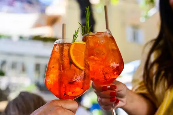 aperol spritz cócteles.png