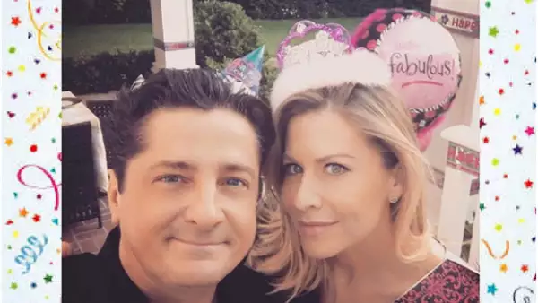 Aunque suele ser reservado con su vida personal, el empresario no dejó pasar la oportunidad de felicitar a Carolyn Robredo Leighton en Instagram.