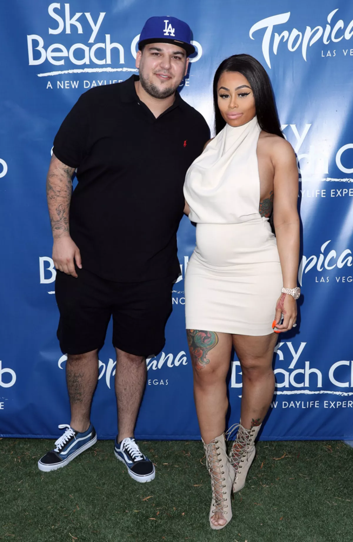 El abuelo materno, papá de la modelo de rap Blac Chyna, confesó que la pareja espera un niño.